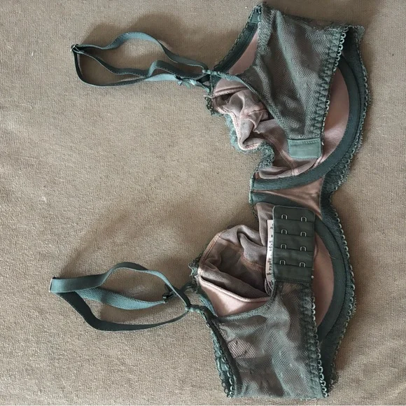 Victoria's Secret Lace Underwire Bra in Sage Green - Picture 3 of 4
